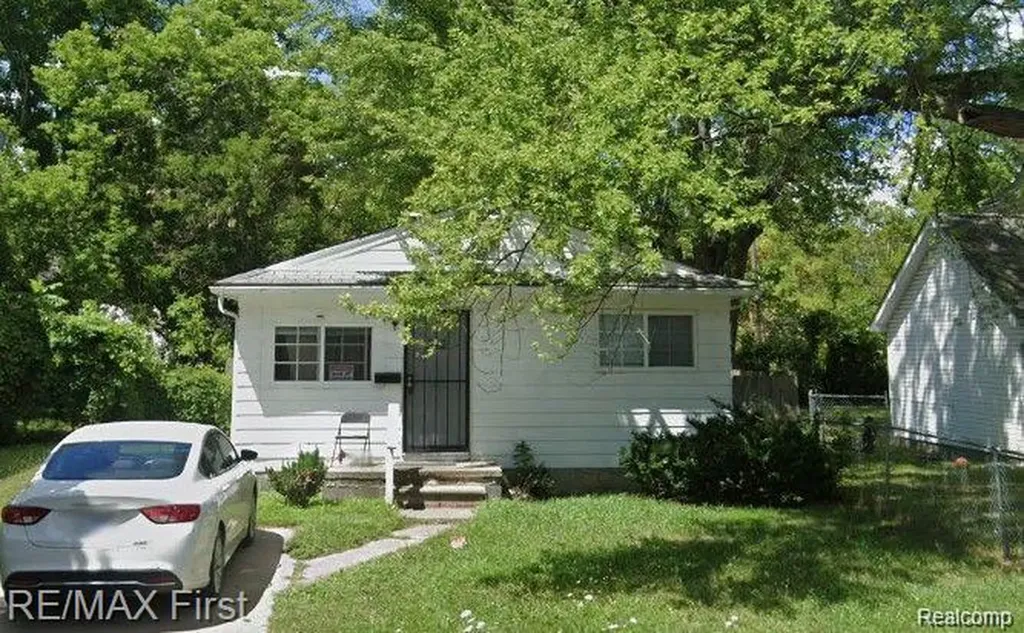 15739 Dolphin Street Detroit City MI 48223