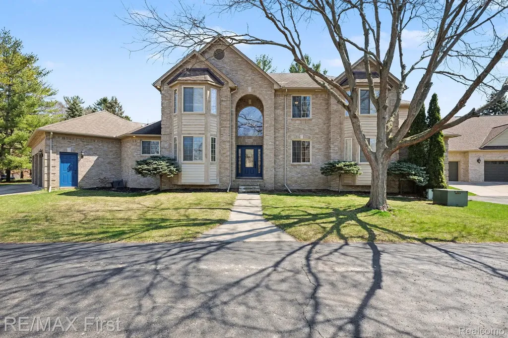 20400 Robinway Drive Clinton Charter Township MI 48036