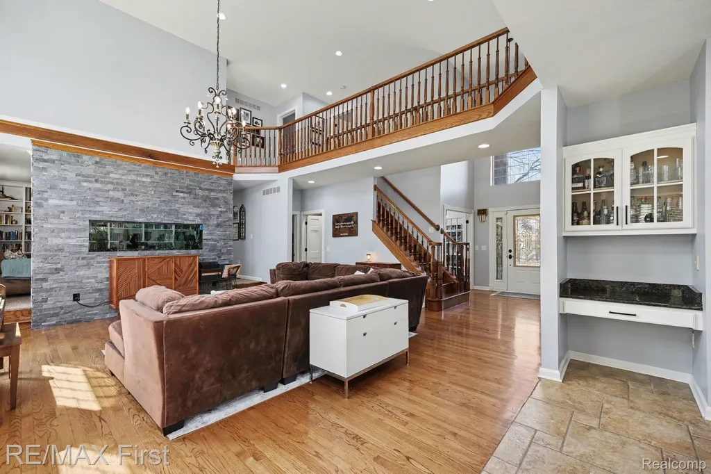 20400 Robinway Drive Clinton Charter Township MI 48036