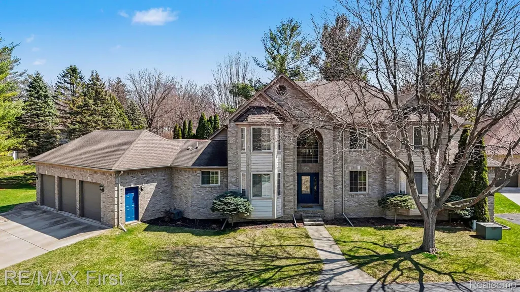 20400 Robinway Drive Clinton Charter Township MI 48036