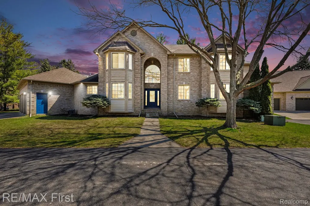 20400 Robinway Drive Clinton Charter Township MI 48036