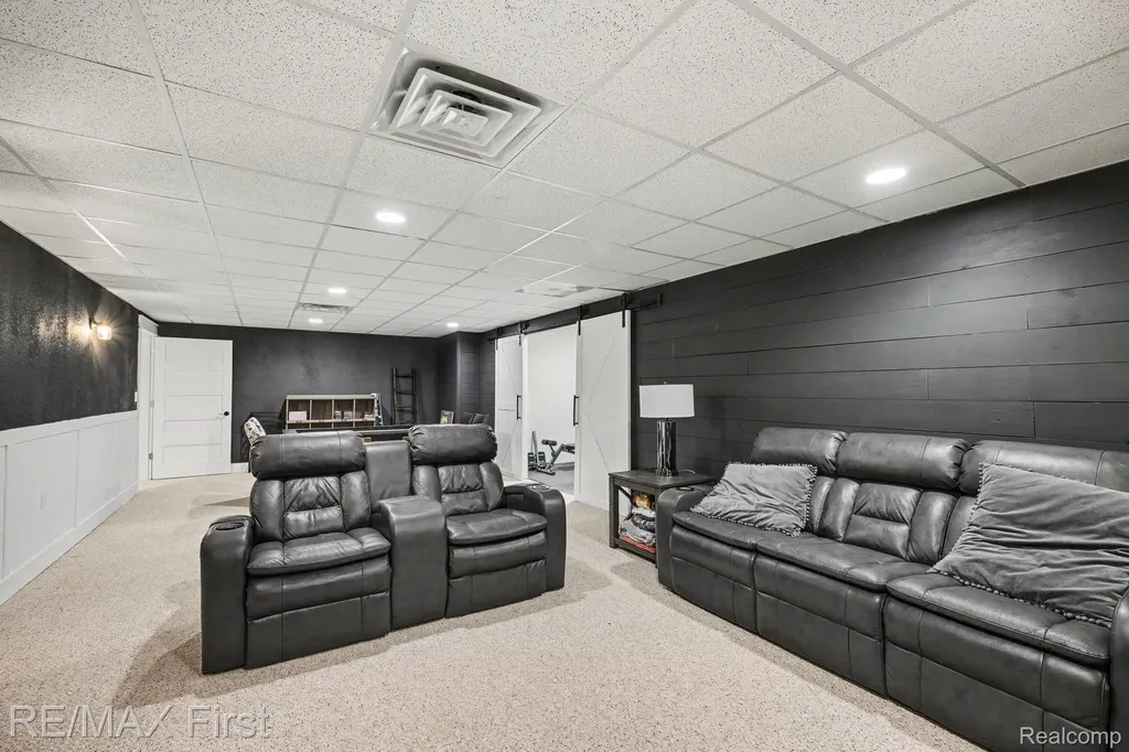 20400 Robinway Drive Clinton Charter Township MI 48036