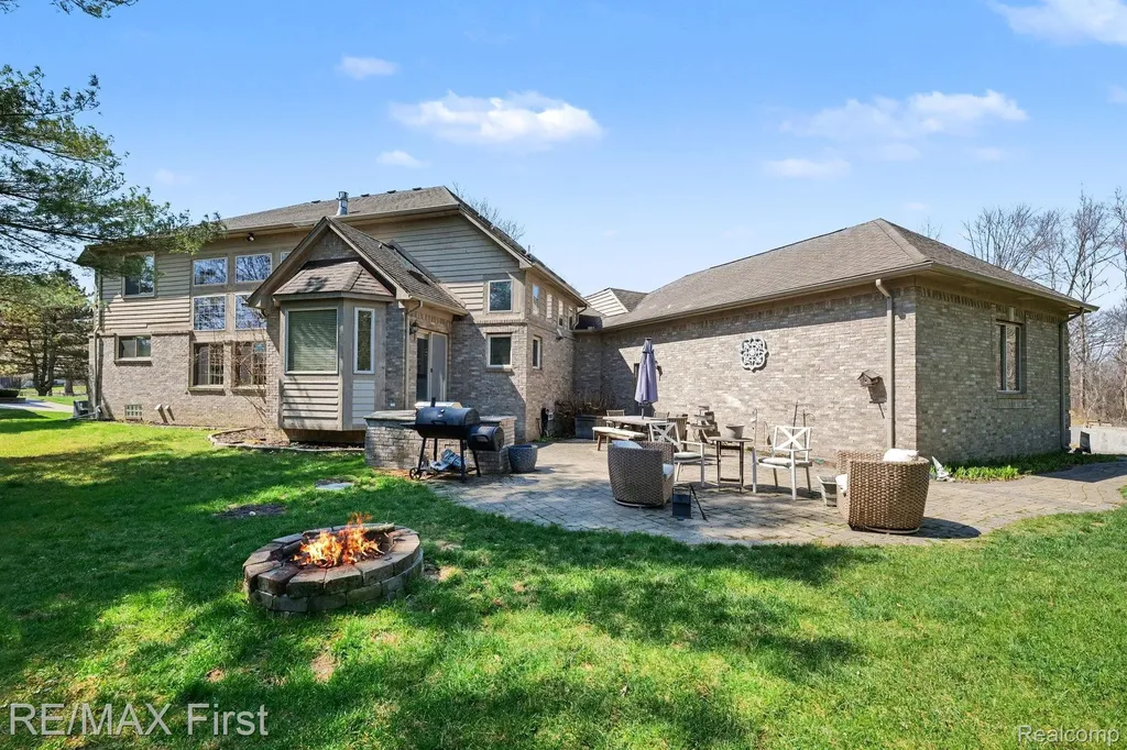 20400 Robinway Drive Clinton Charter Township MI 48036