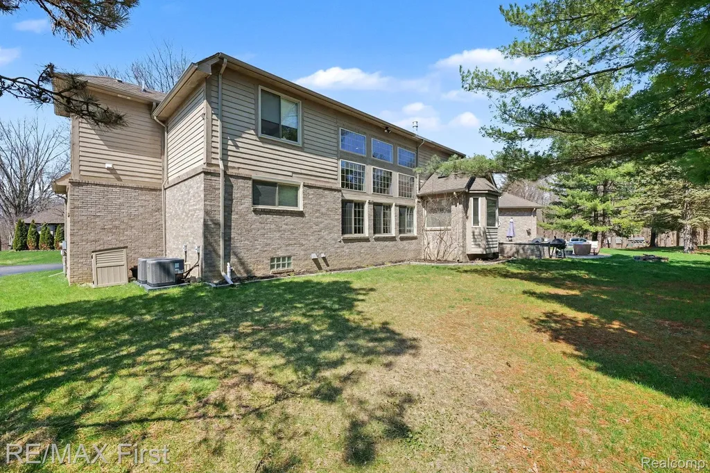 20400 Robinway Drive Clinton Charter Township MI 48036