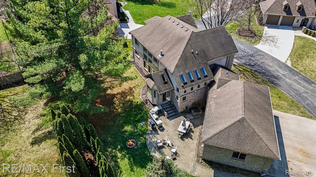 20400 Robinway Drive Clinton Charter Township MI 48036