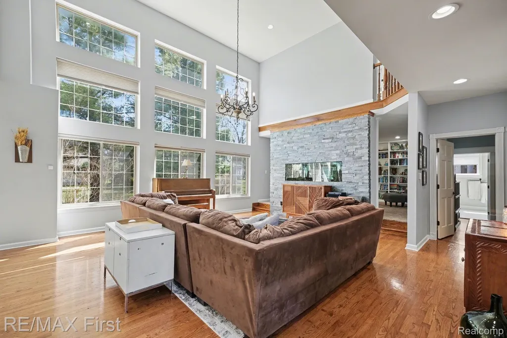 20400 Robinway Drive Clinton Charter Township MI 48036