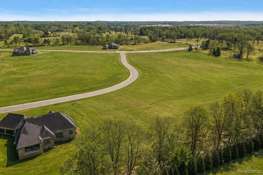 1583 Vista Drive Oakland Charter Township MI 48363