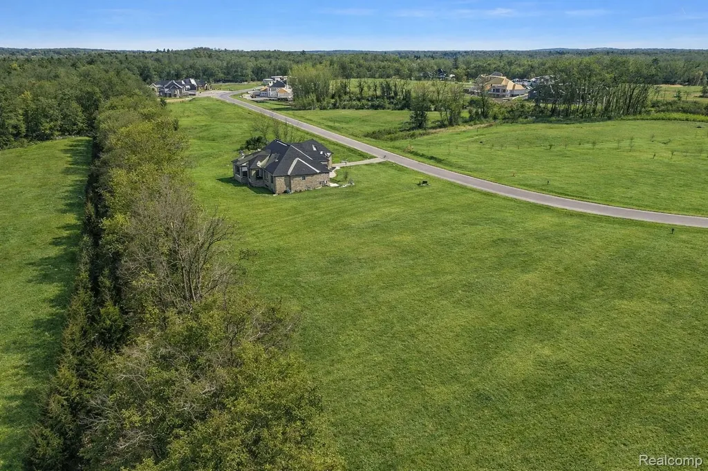 1583 Vista Drive Oakland Charter Township MI 48363