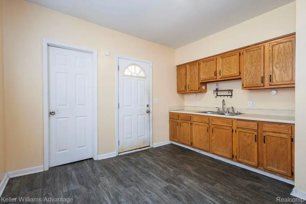 11727 Dyar Street Hamtramck City MI 48212