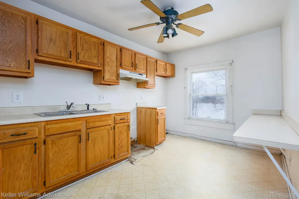 11727 Dyar Street Hamtramck City MI 48212