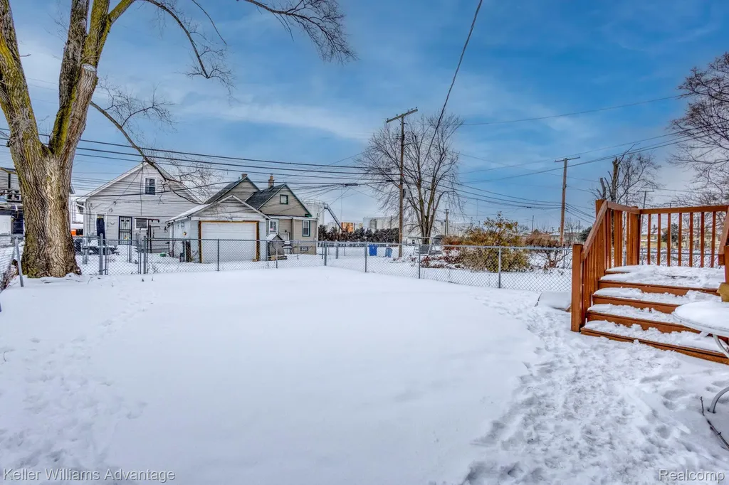11727 Dyar Street Hamtramck City MI 48212