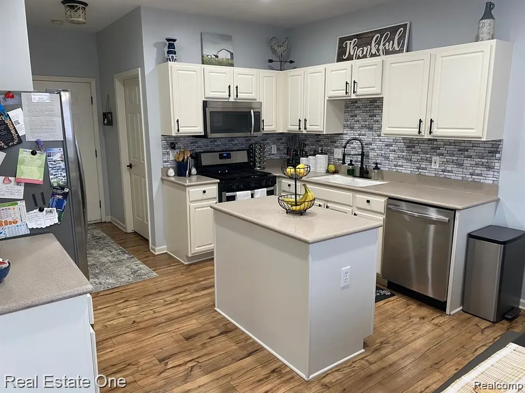 7305 Gateway Drive West Bloomfield Charter Township MI 48322