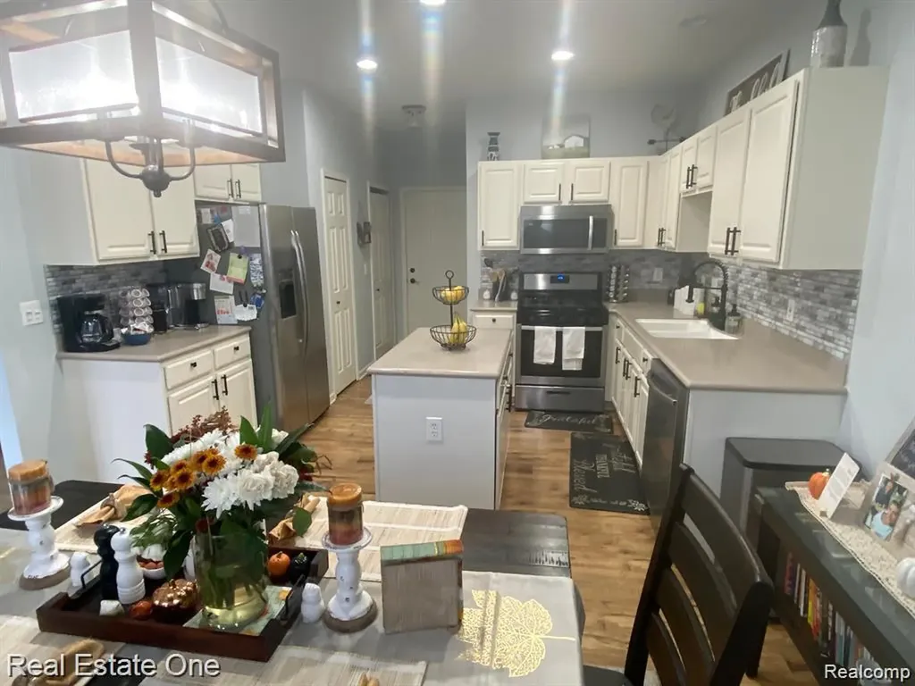 7305 Gateway Drive West Bloomfield Charter Township MI 48322