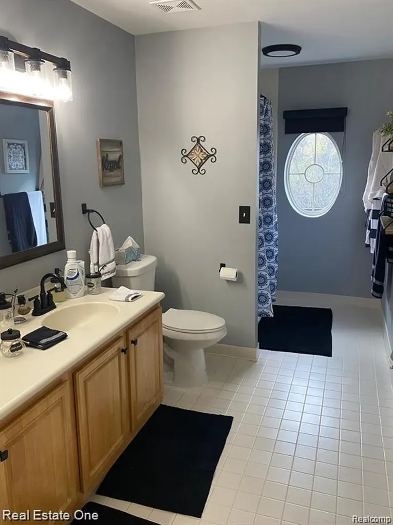 7305 Gateway Drive West Bloomfield Charter Township MI 48322