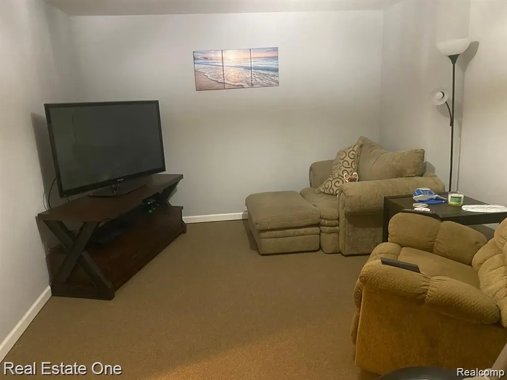 7305 Gateway Drive West Bloomfield Charter Township MI 48322