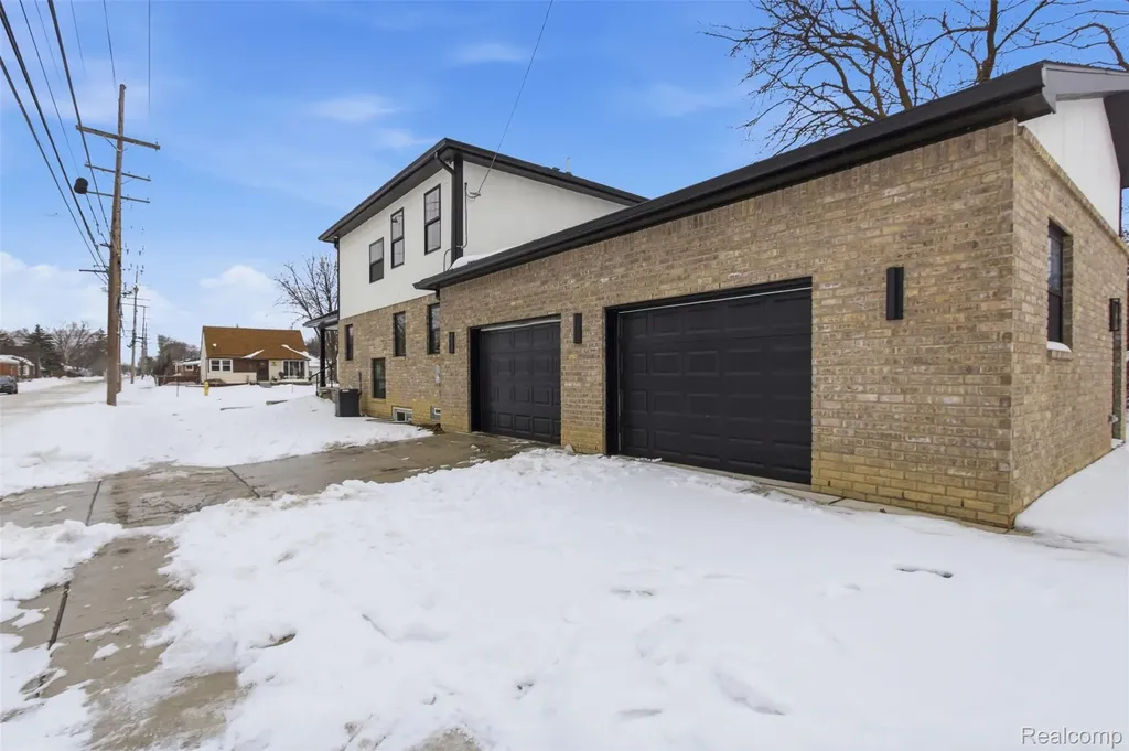 23708 Lexington Avenue Eastpointe City MI 48021