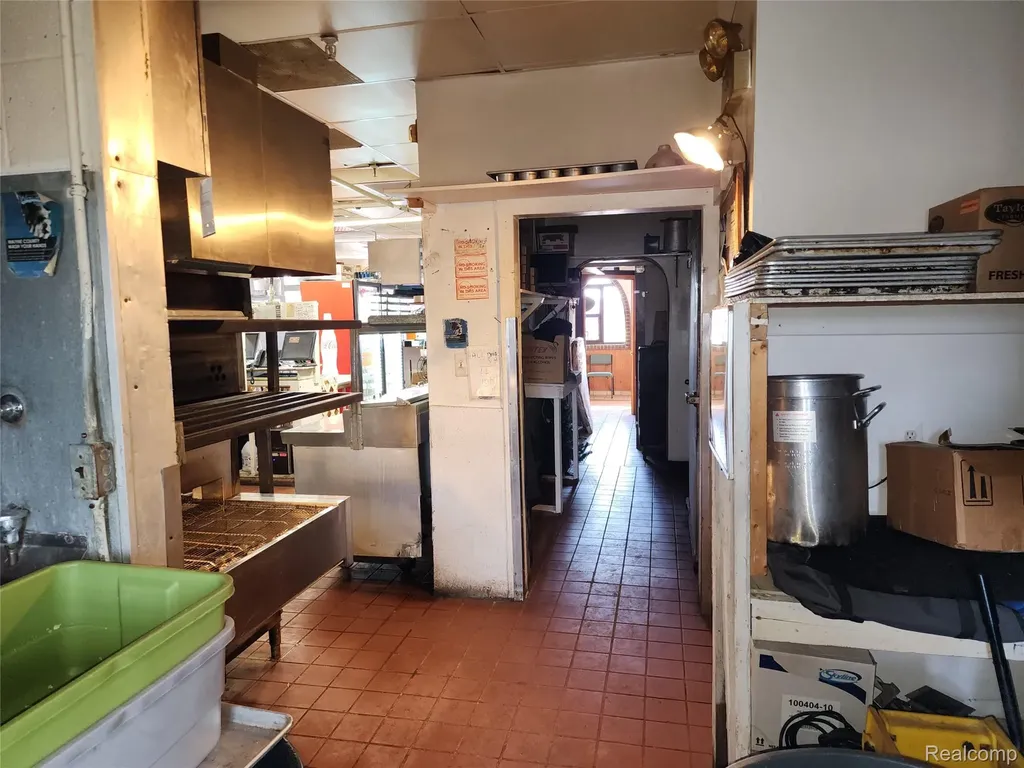 19450 Van Horn Road Woodhaven City MI 48183