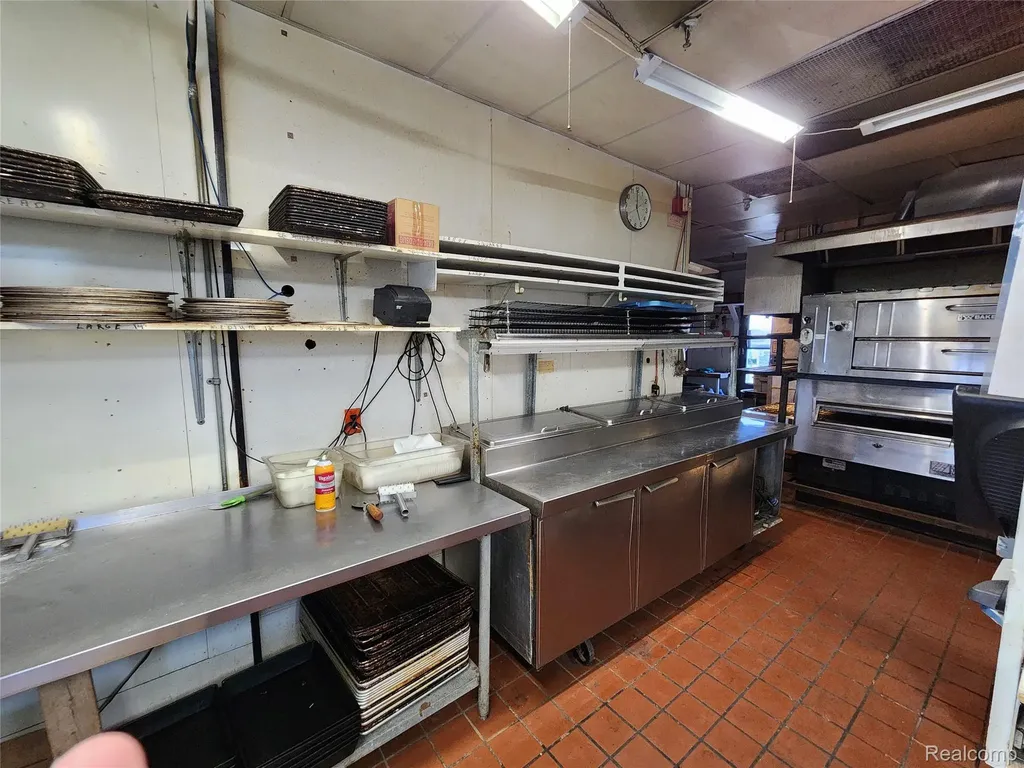 19450 Van Horn Road Woodhaven City MI 48183