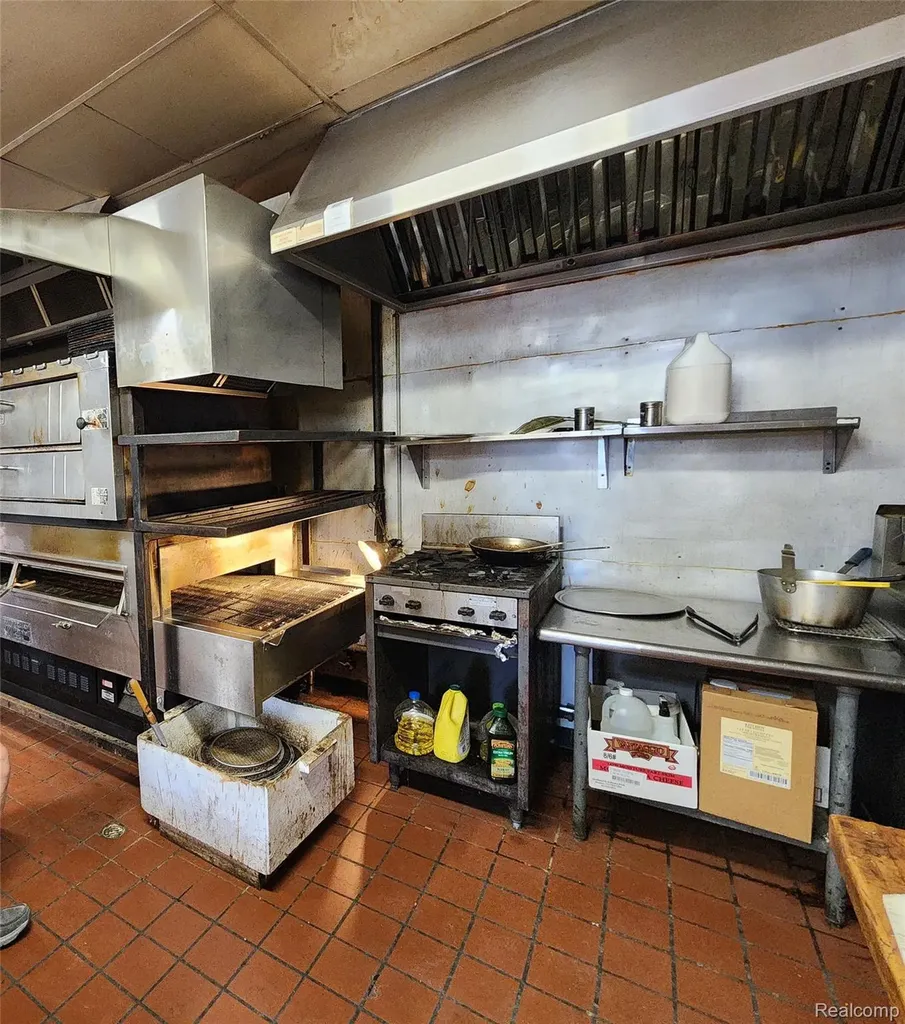 19450 Van Horn Road Woodhaven City MI 48183