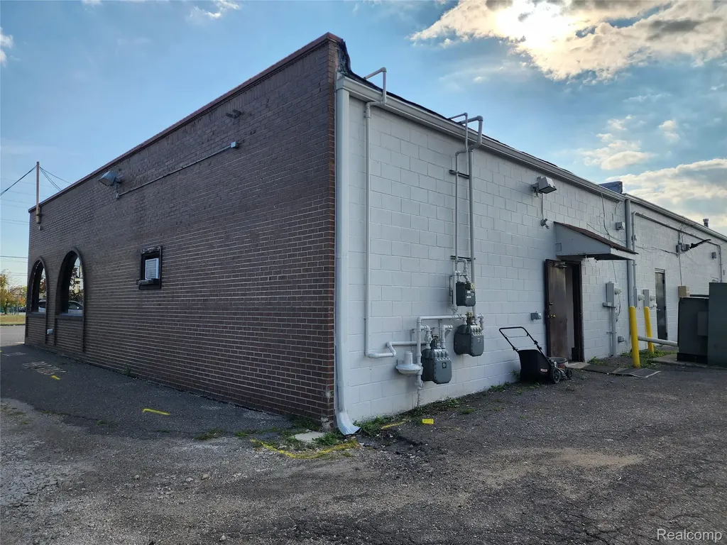 19450 Van Horn Road Woodhaven City MI 48183
