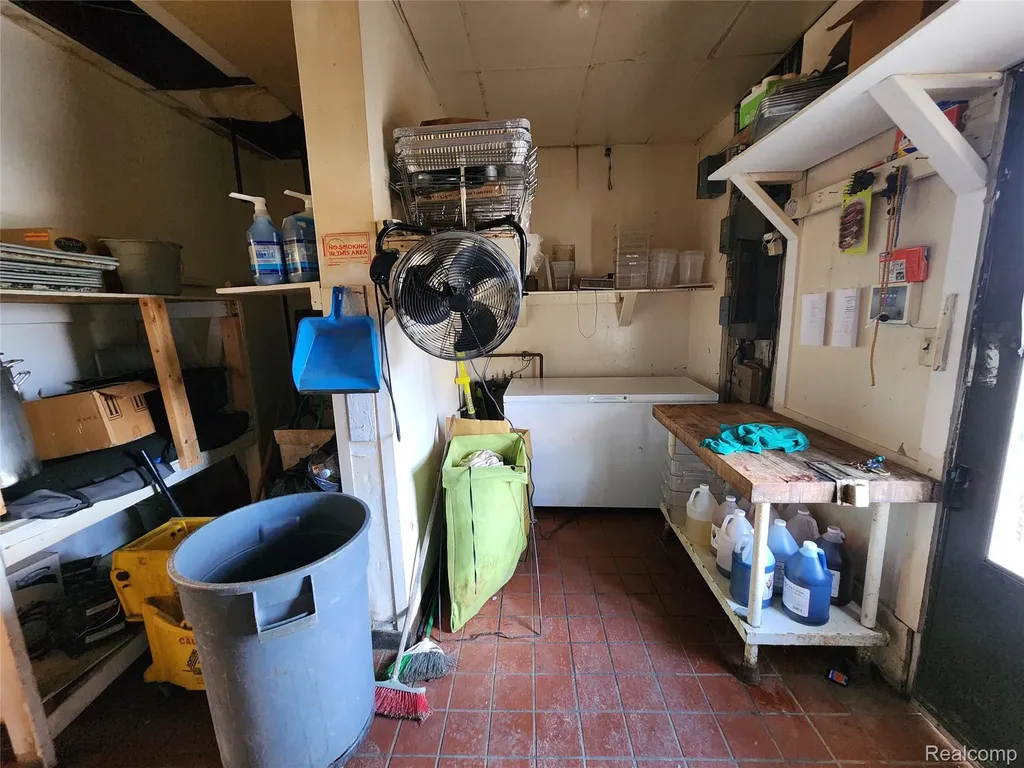 19450 Van Horn Road Woodhaven City MI 48183