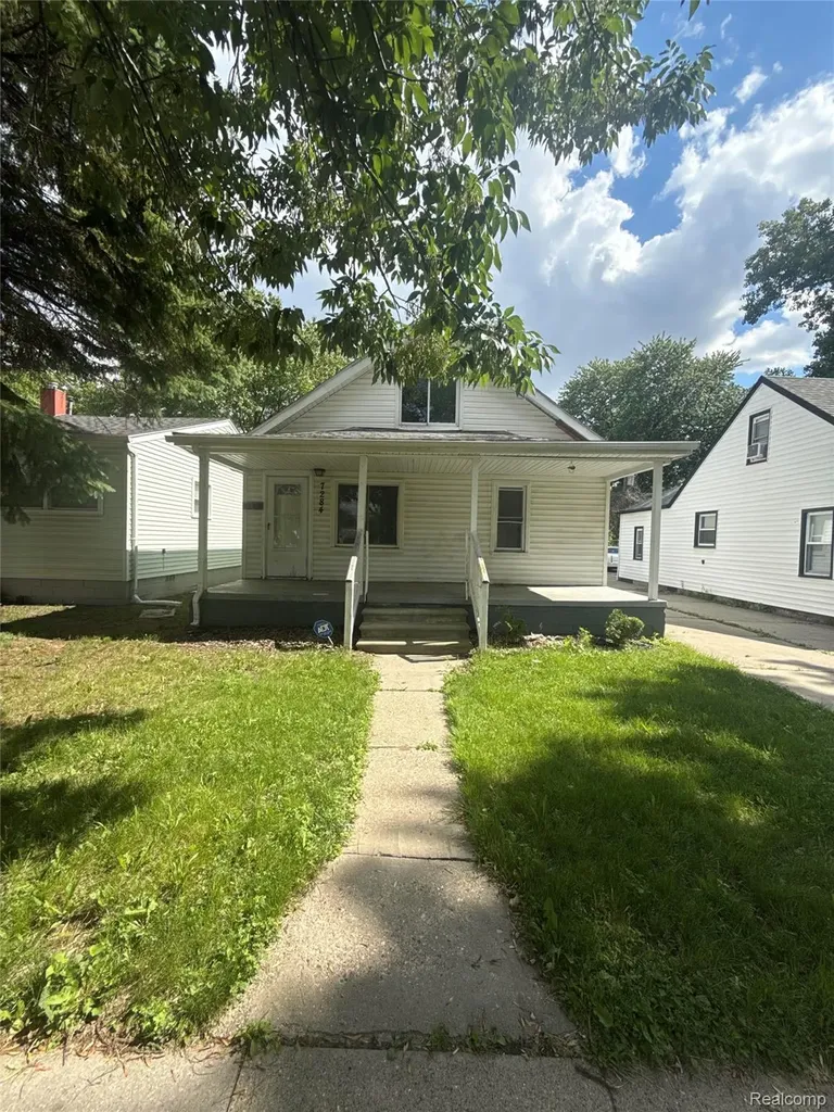 7284 Orchard Avenue Warren City MI 48091