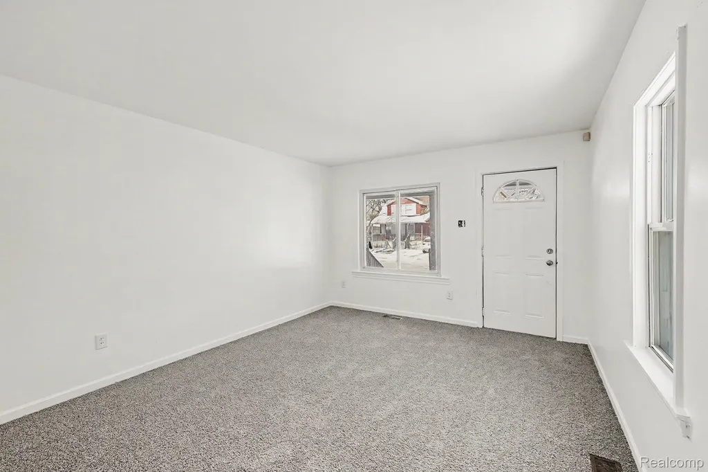 7284 Orchard Avenue Warren City MI 48091