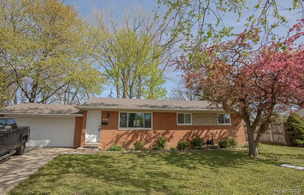 20401 Luna Street Clinton Charter Township MI 48035