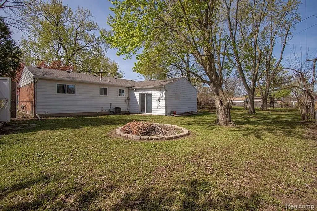 20401 Luna Street Clinton Charter Township MI 48035
