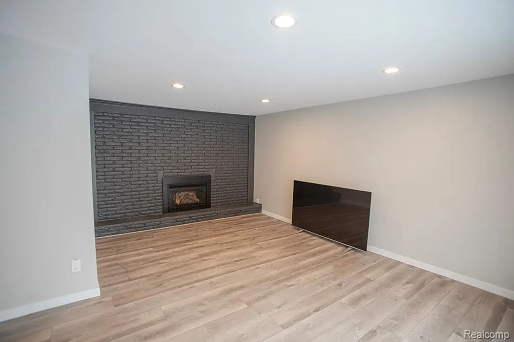20401 Luna Street Clinton Charter Township MI 48035