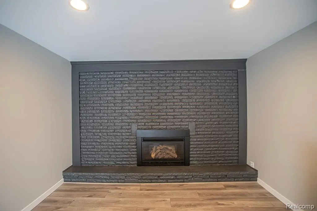20401 Luna Street Clinton Charter Township MI 48035