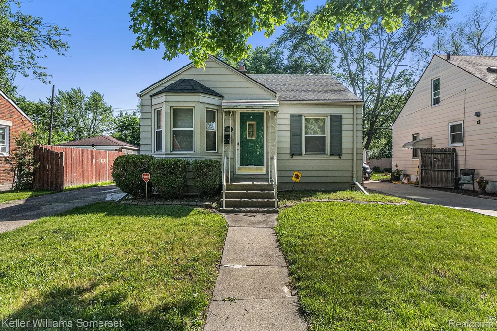 19446 Washtenaw Street Harper Woods City MI 48225