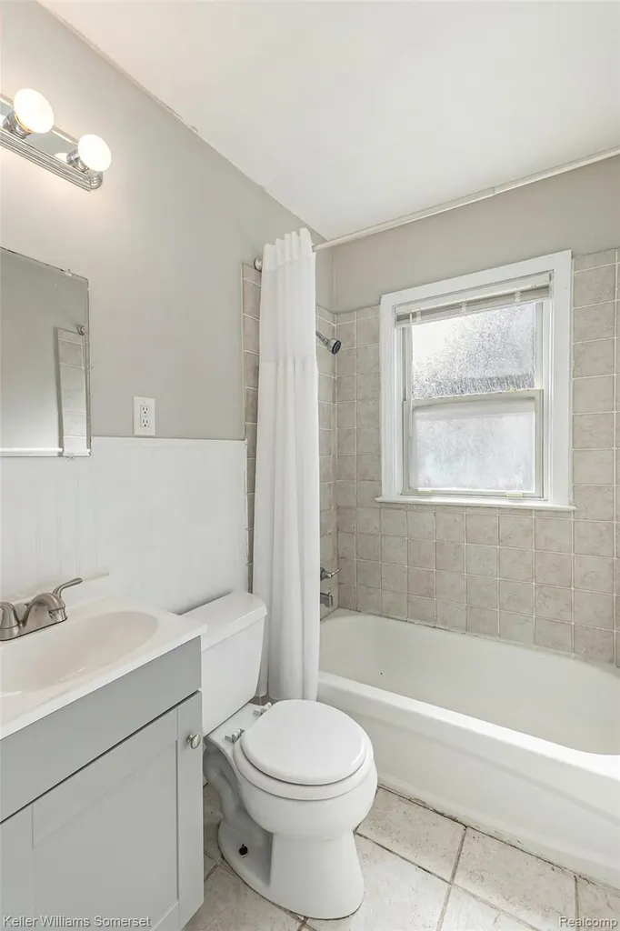 19446 Washtenaw Street Harper Woods City MI 48225