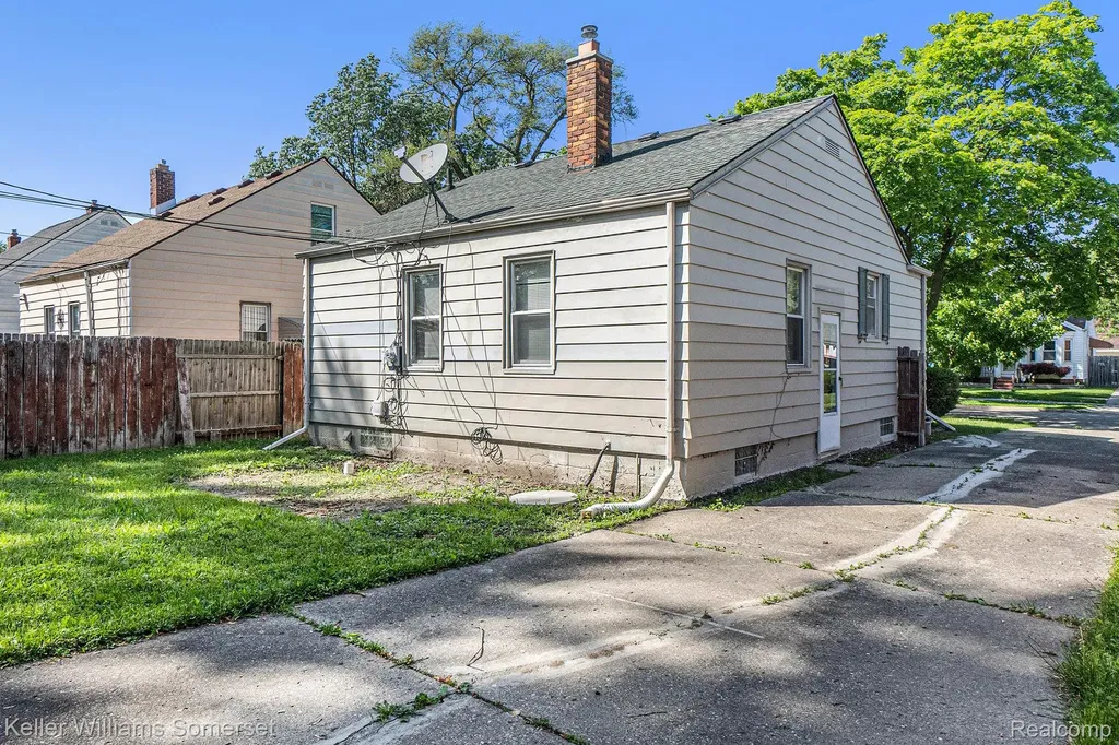 19446 Washtenaw Street Harper Woods City MI 48225