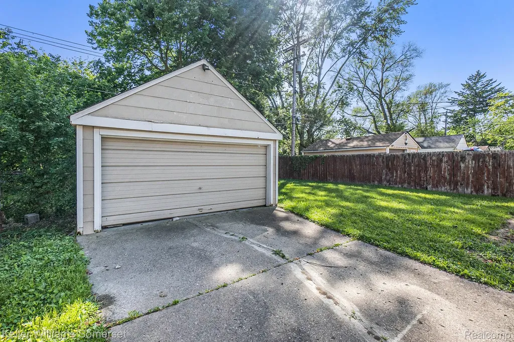 19446 Washtenaw Street Harper Woods City MI 48225