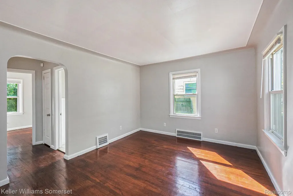 19446 Washtenaw Street Harper Woods City MI 48225