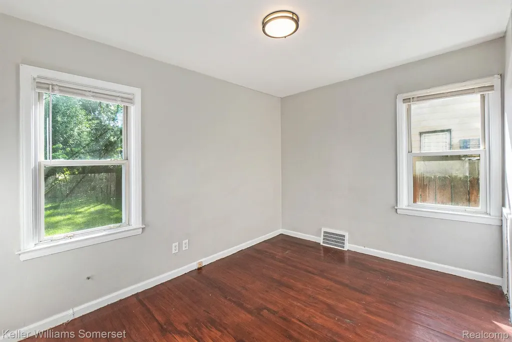 19446 Washtenaw Street Harper Woods City MI 48225