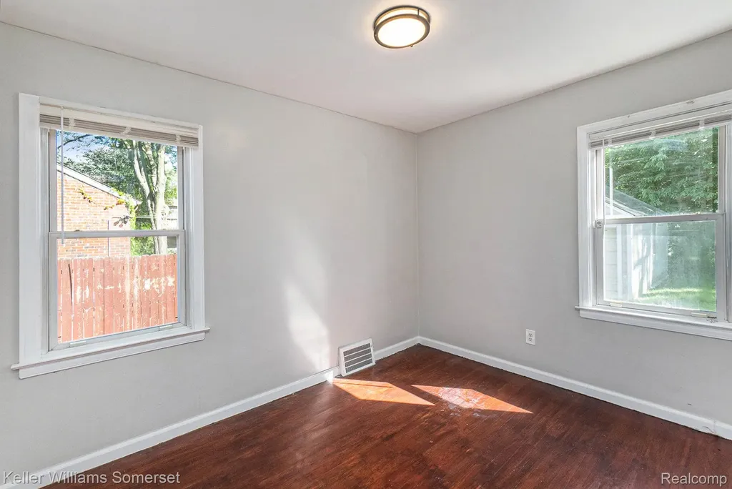 19446 Washtenaw Street Harper Woods City MI 48225