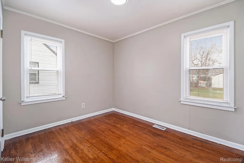 12849 Sarsfield Avenue Warren City MI 48089