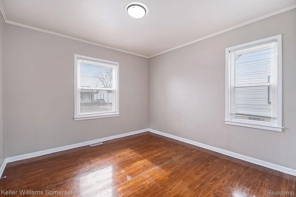12849 Sarsfield Avenue Warren City MI 48089