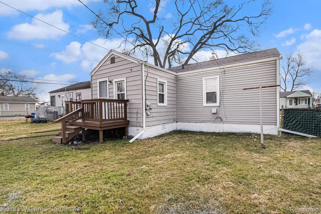 12849 Sarsfield Avenue Warren City MI 48089