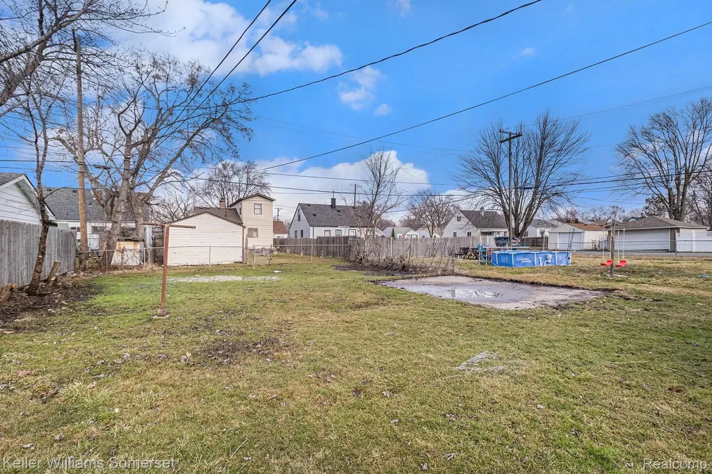 12849 Sarsfield Avenue Warren City MI 48089