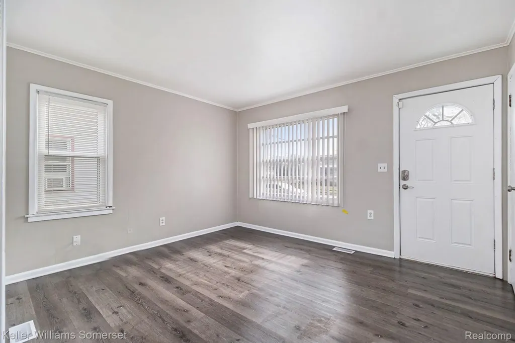 12849 Sarsfield Avenue Warren City MI 48089