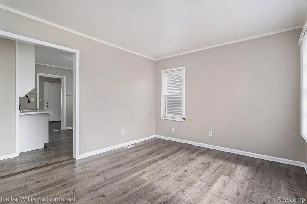 12849 Sarsfield Avenue Warren City MI 48089