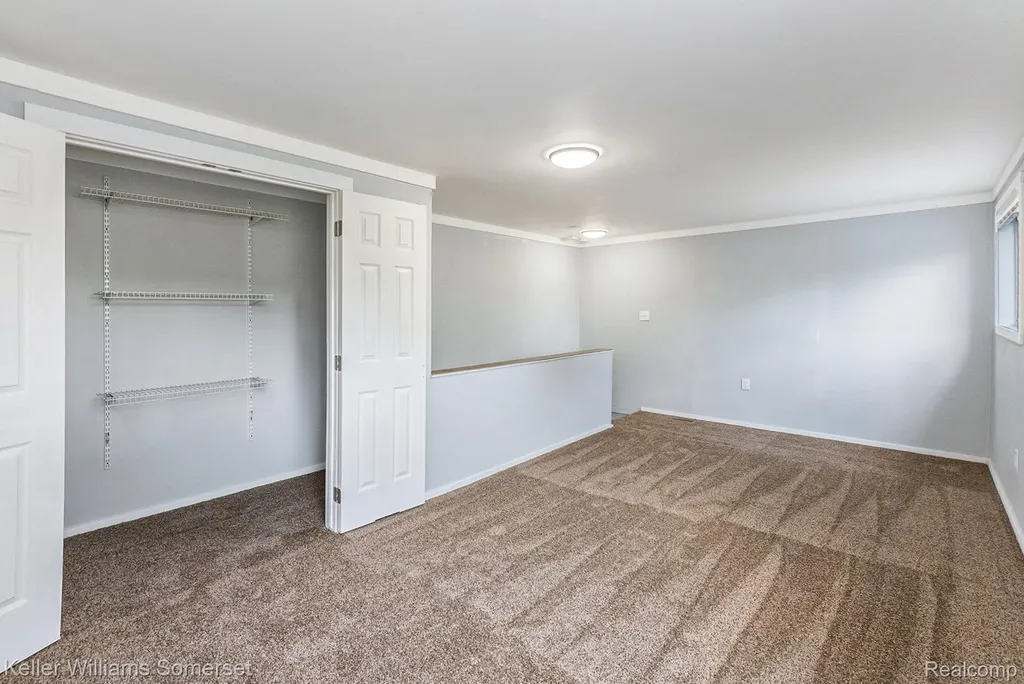 8233 Meadow Avenue Warren City MI 48089