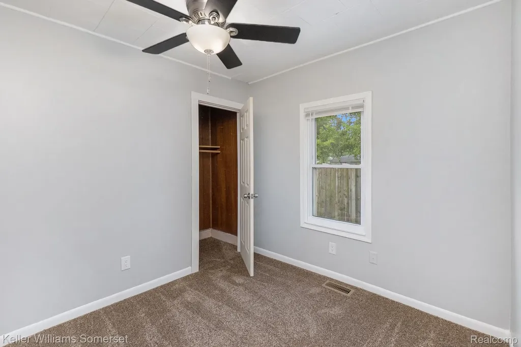 8233 Meadow Avenue Warren City MI 48089