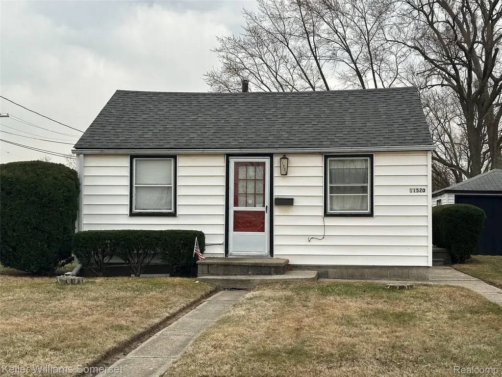 11520 Young Avenue Warren City MI 48089