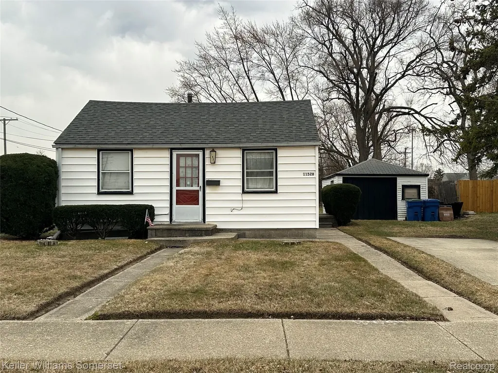 11520 Young Avenue Warren City MI 48089