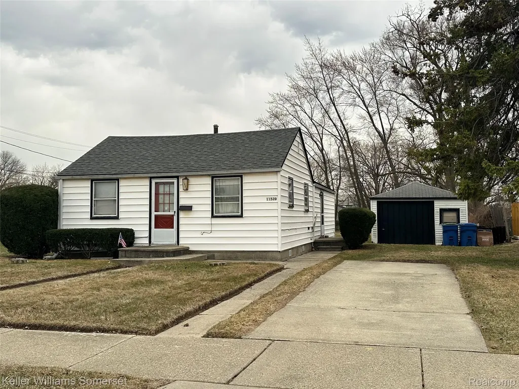 11520 Young Avenue Warren City MI 48089