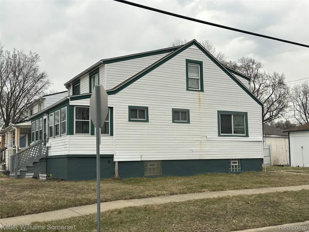 11004 Cadillac Avenue Warren City MI 48089